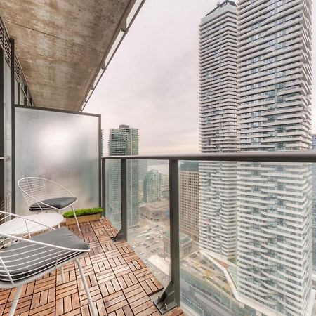 Stylish Newly Furnished Condo With Beautiful Lake View Toronto Buitenkant foto