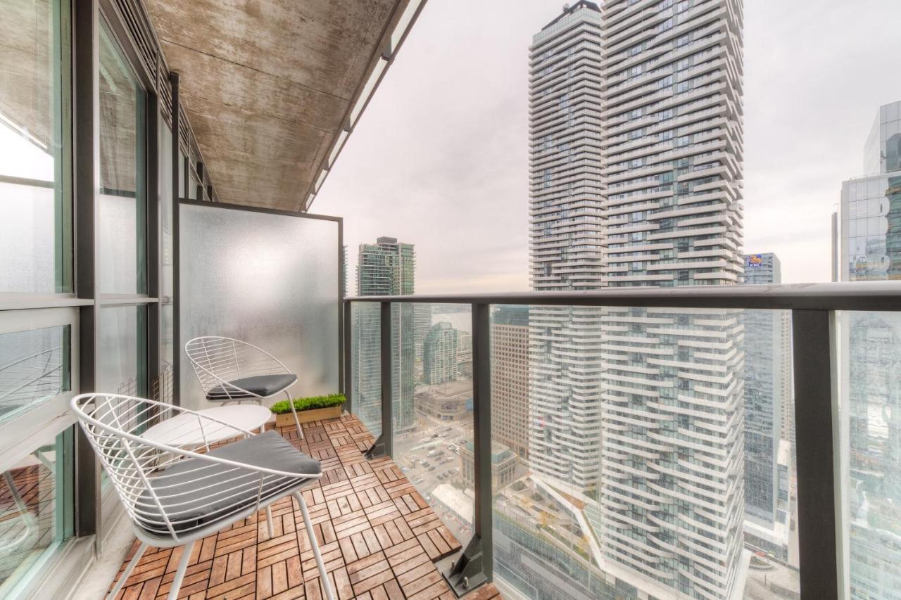 Stylish Newly Furnished Condo With Beautiful Lake View Toronto Buitenkant foto