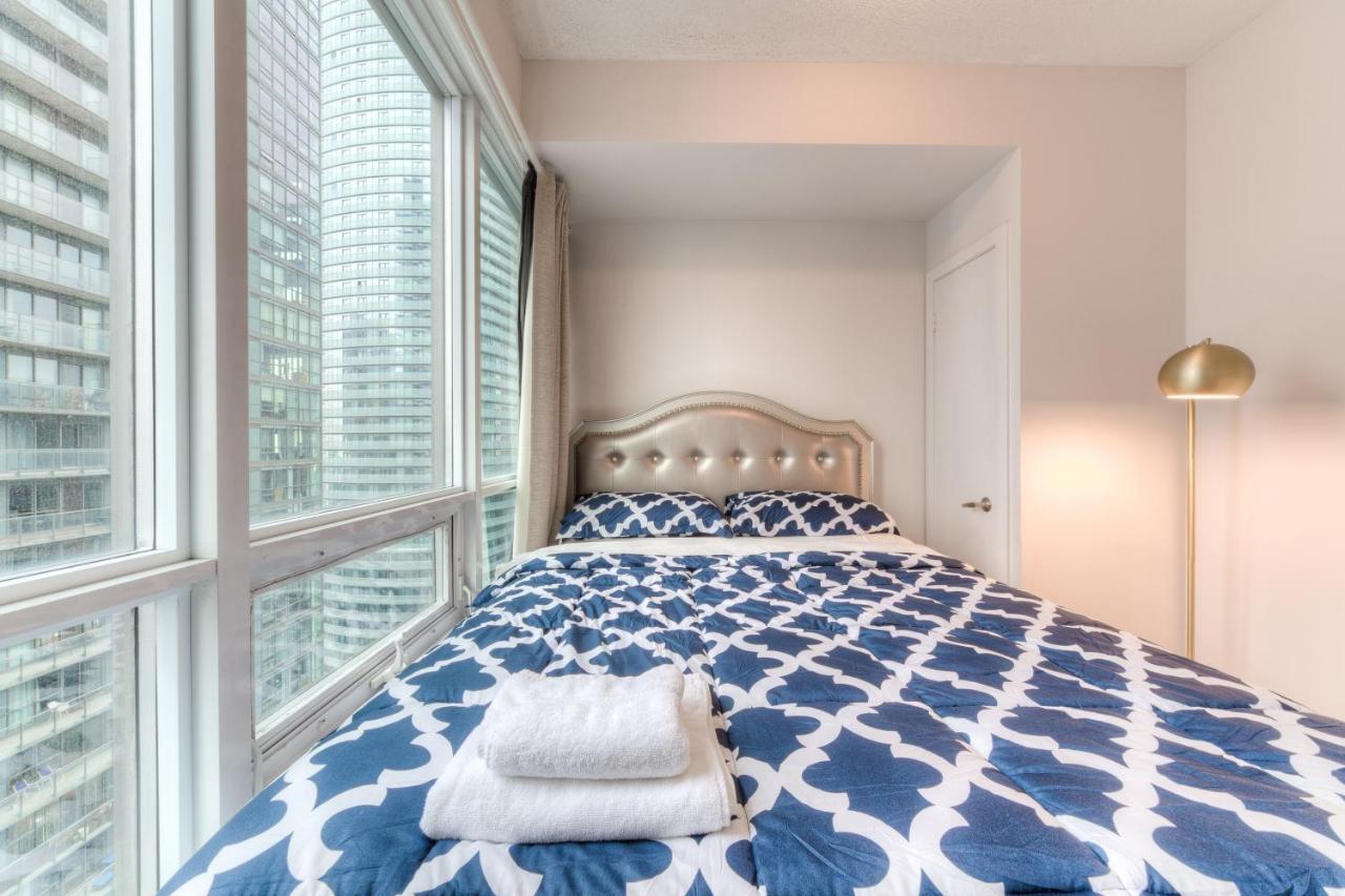 Stylish Newly Furnished Condo With Beautiful Lake View Toronto Buitenkant foto